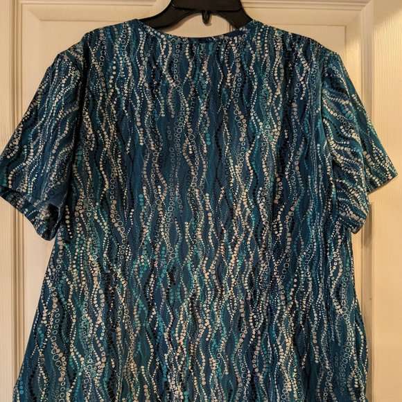 Uniform Advantage printed scrub top size Large - Picture 4 of 5